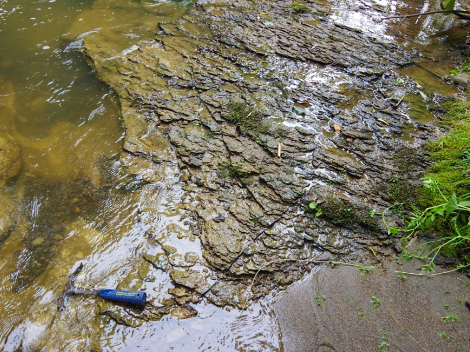 Unconformity between Ugetsuzawa Pyroclastic Flow Deposit and Bikai Formation